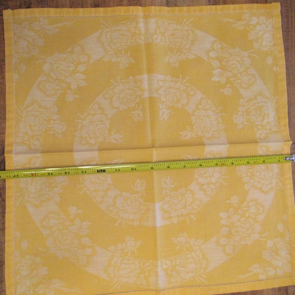 4 Gold & white Rose embossed cloth napkins and Tablecloth - Picture 5 of 15